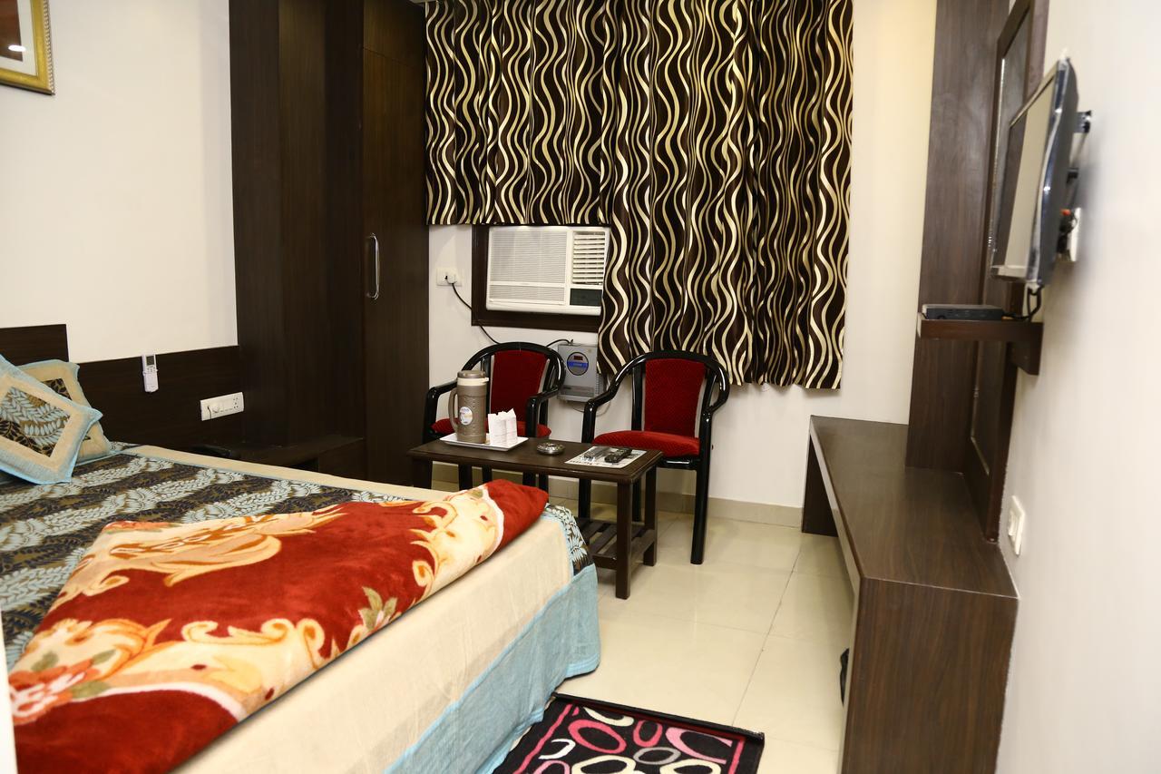 Hotel Abhinandan Inn Jaipur Bagian luar foto