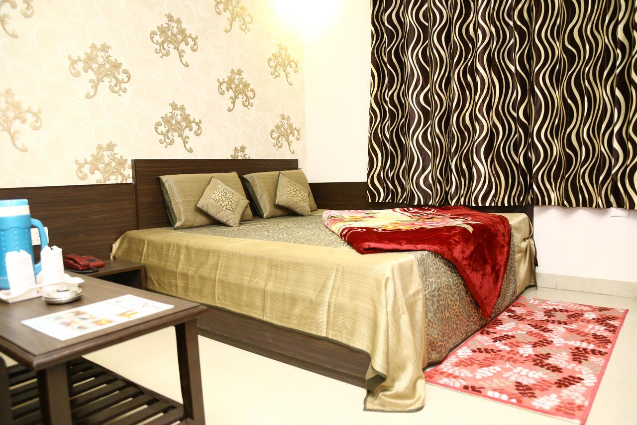 Hotel Abhinandan Inn Jaipur Bagian luar foto