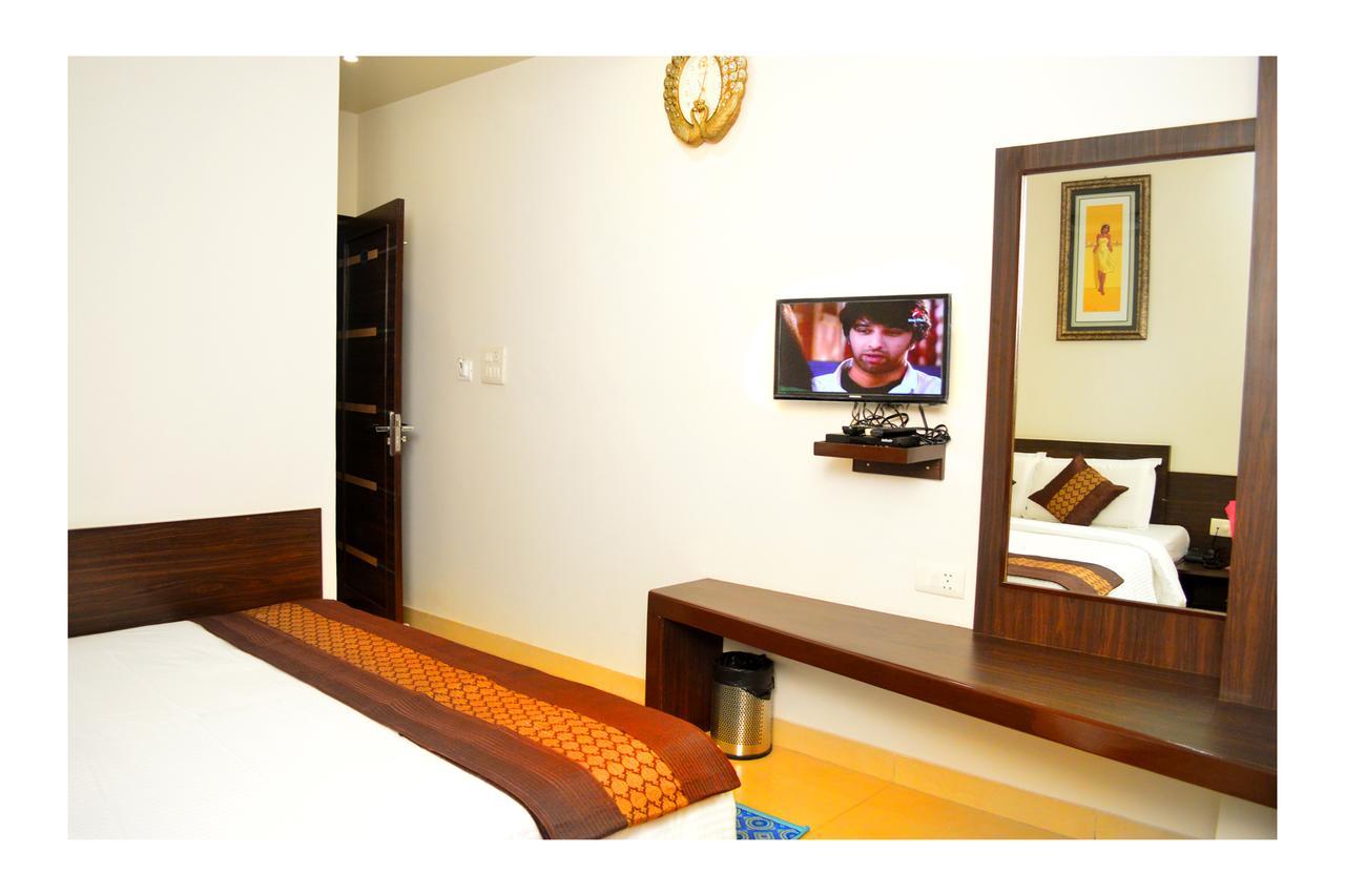 Hotel Abhinandan Inn Jaipur Bagian luar foto