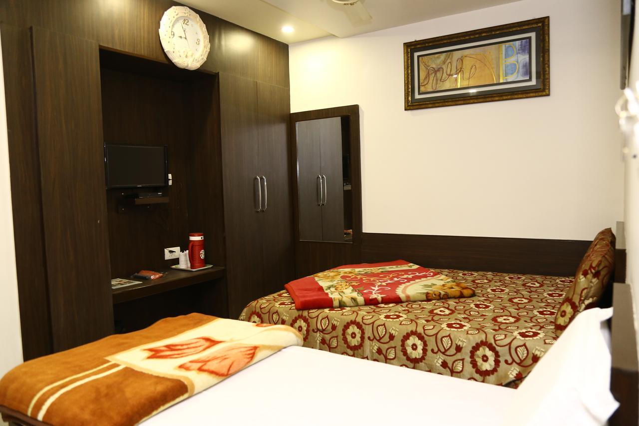 Hotel Abhinandan Inn Jaipur Bagian luar foto
