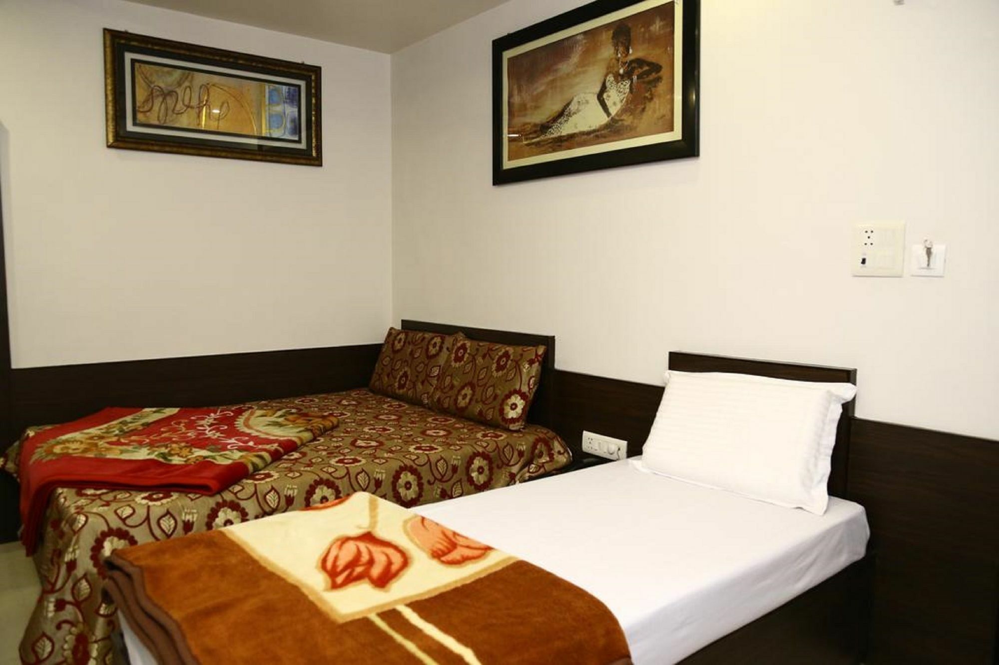 Hotel Abhinandan Inn Jaipur Bagian luar foto