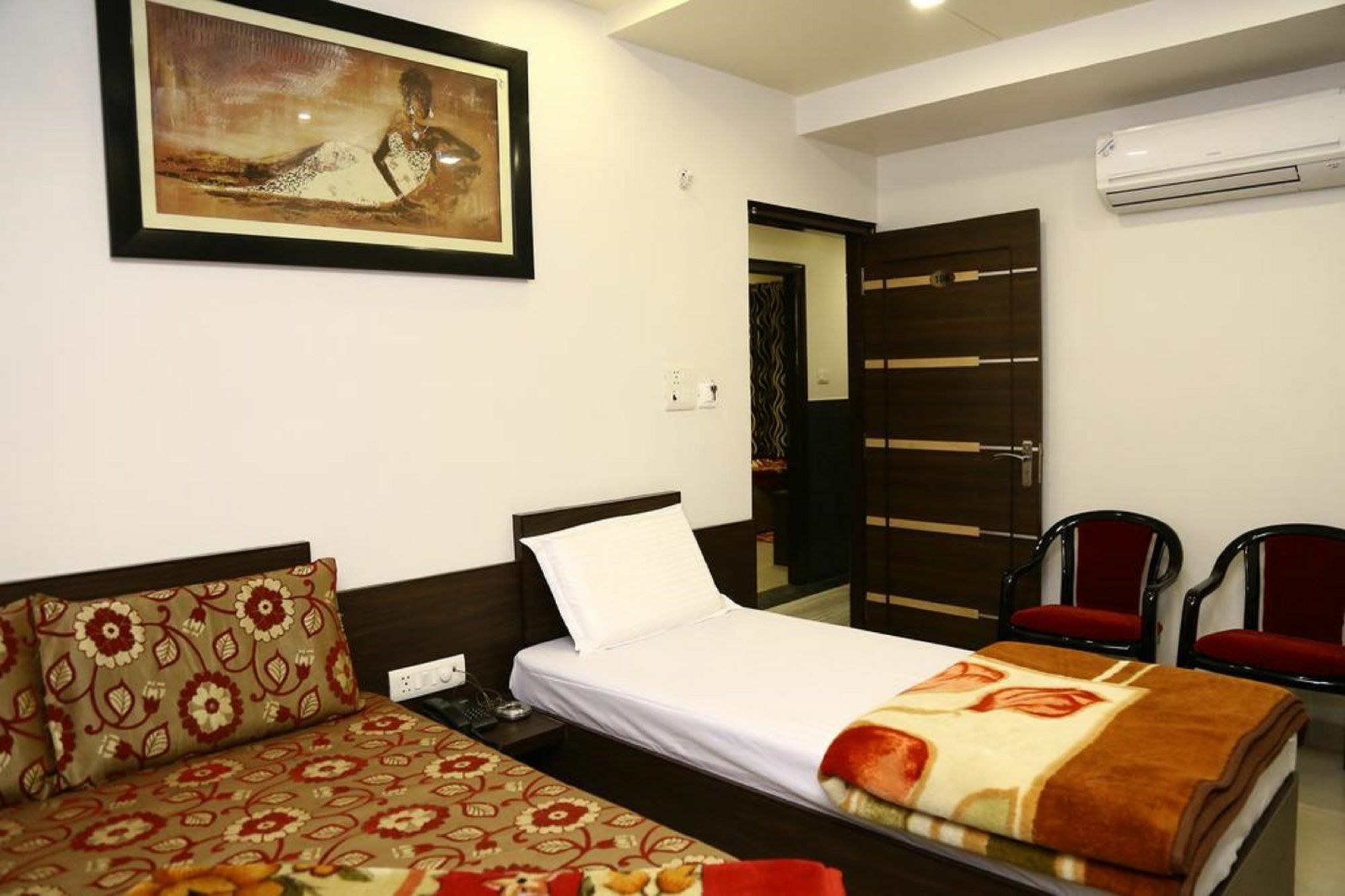 Hotel Abhinandan Inn Jaipur Bagian luar foto