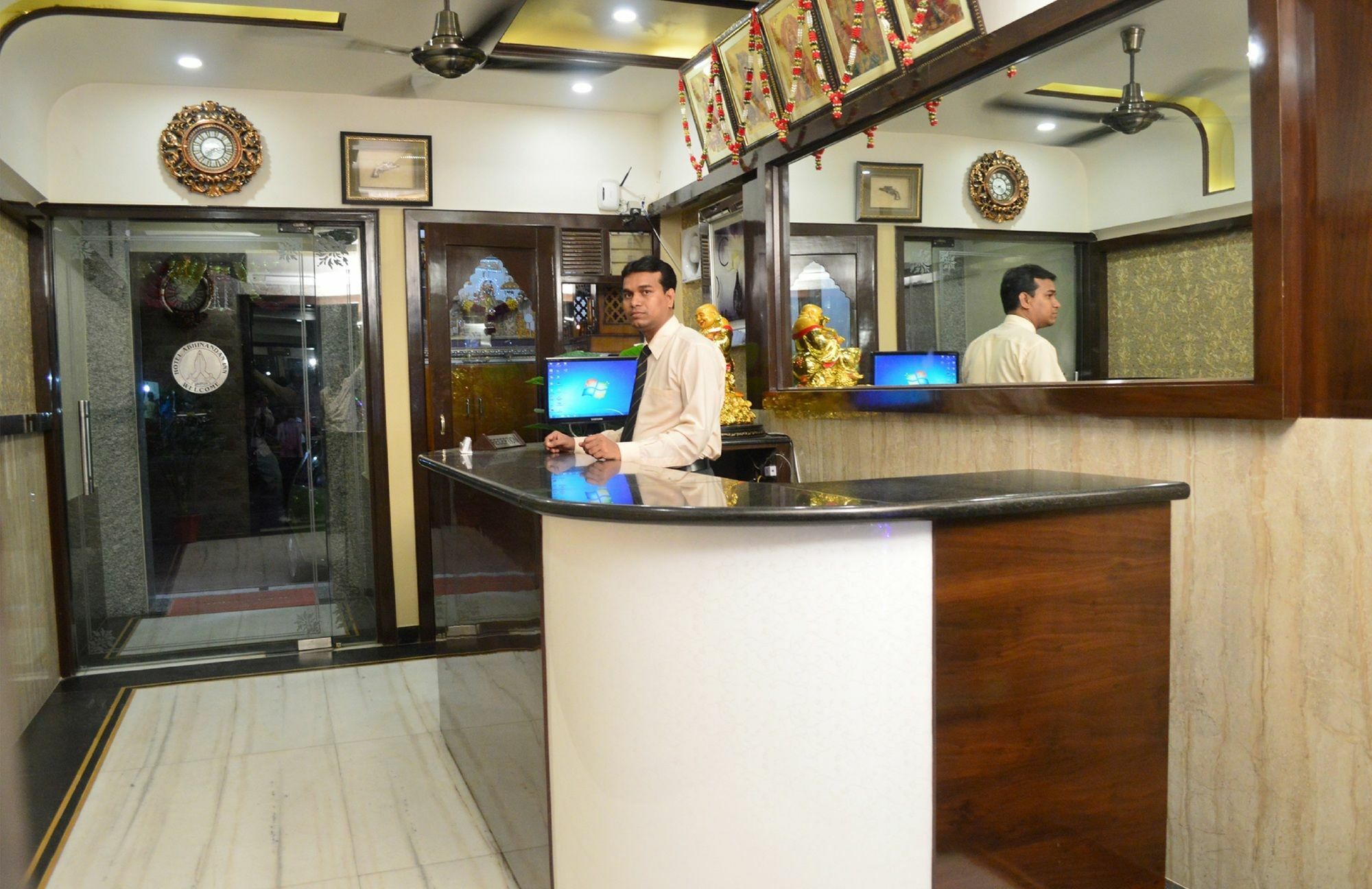 Hotel Abhinandan Inn Jaipur Bagian luar foto